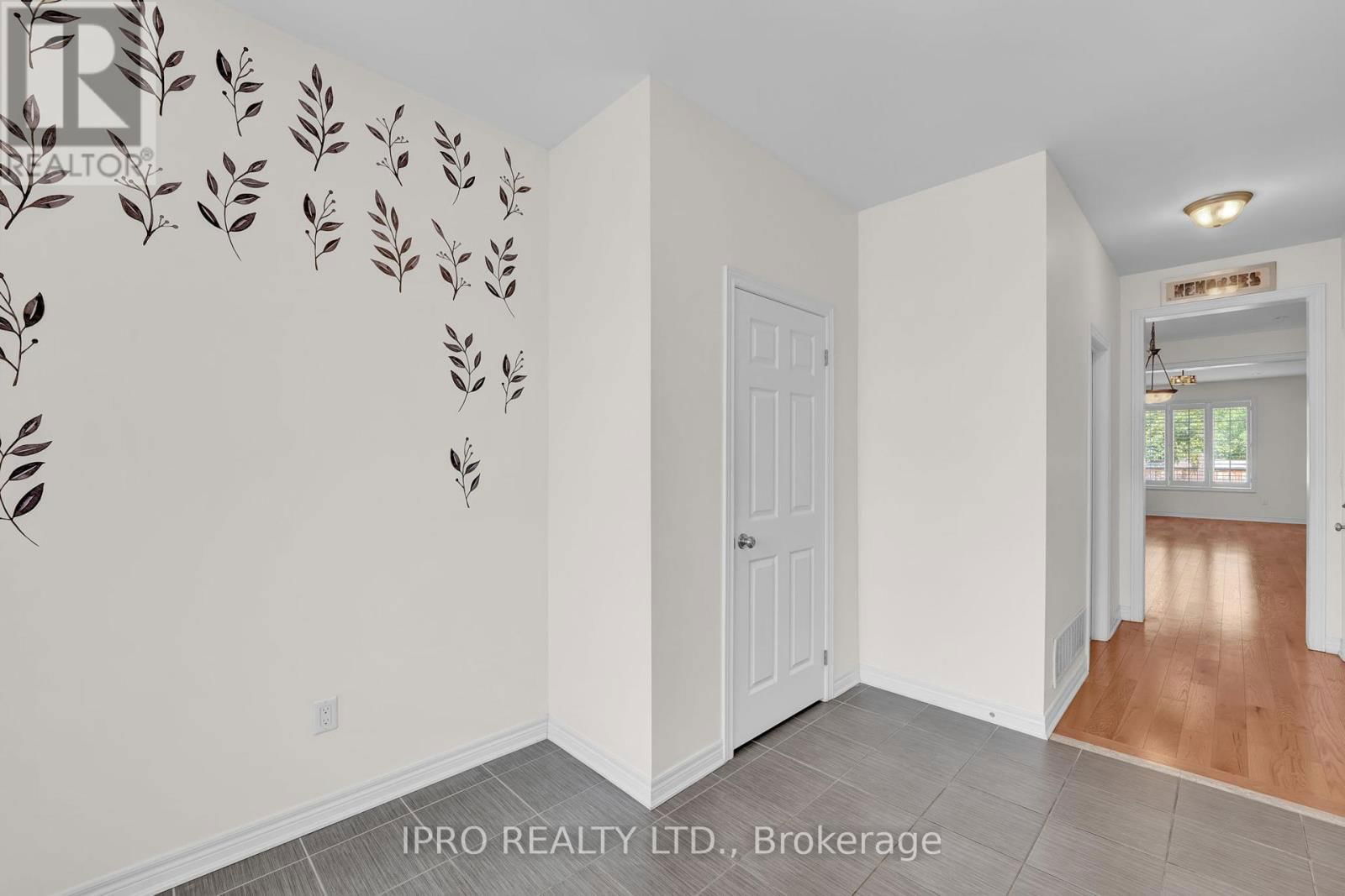128 BRIDLEWOOD BOULEVARD Image 6
