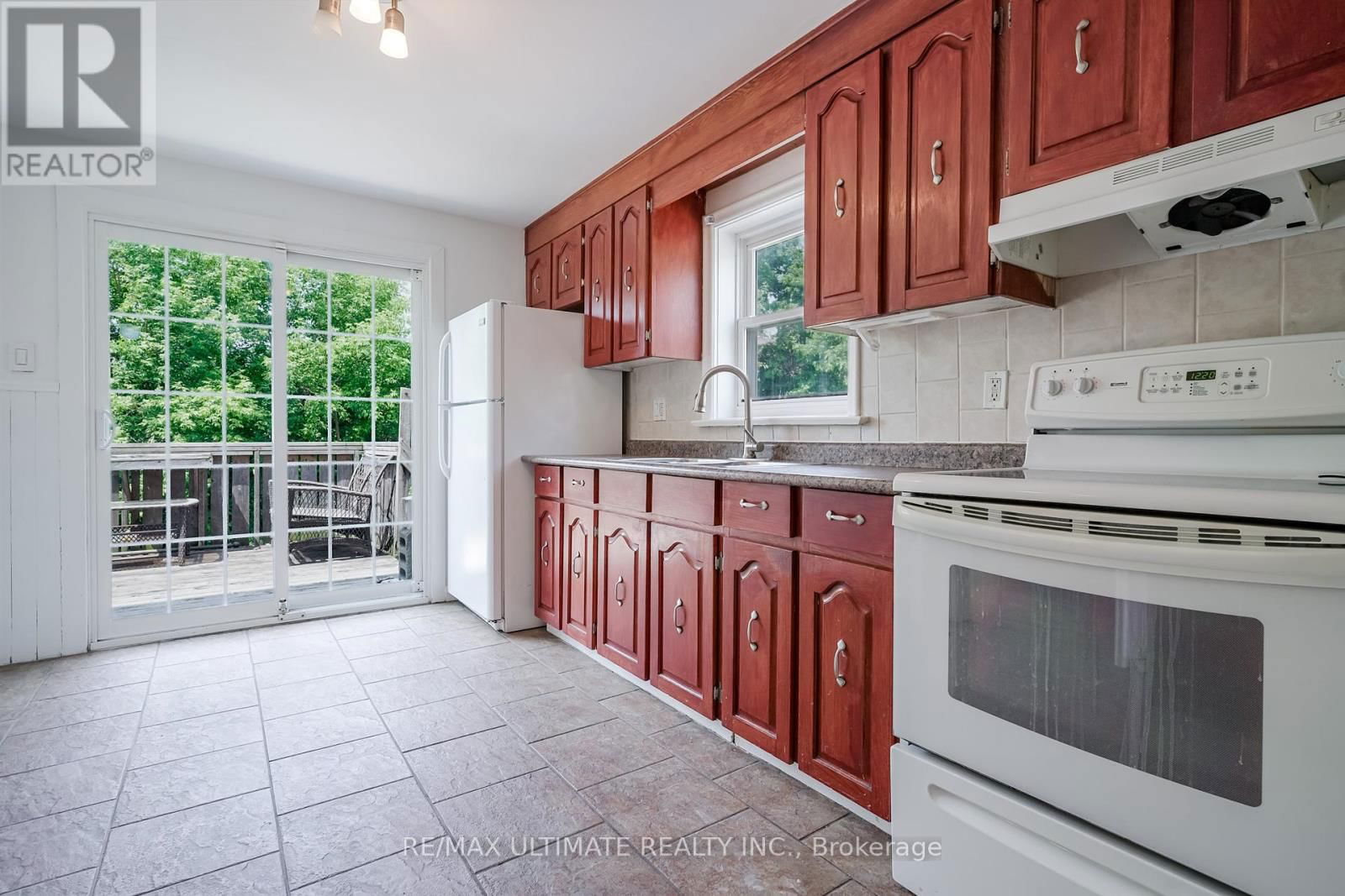 MAIN - 152 WESTBOURNE AVENUE Image 11