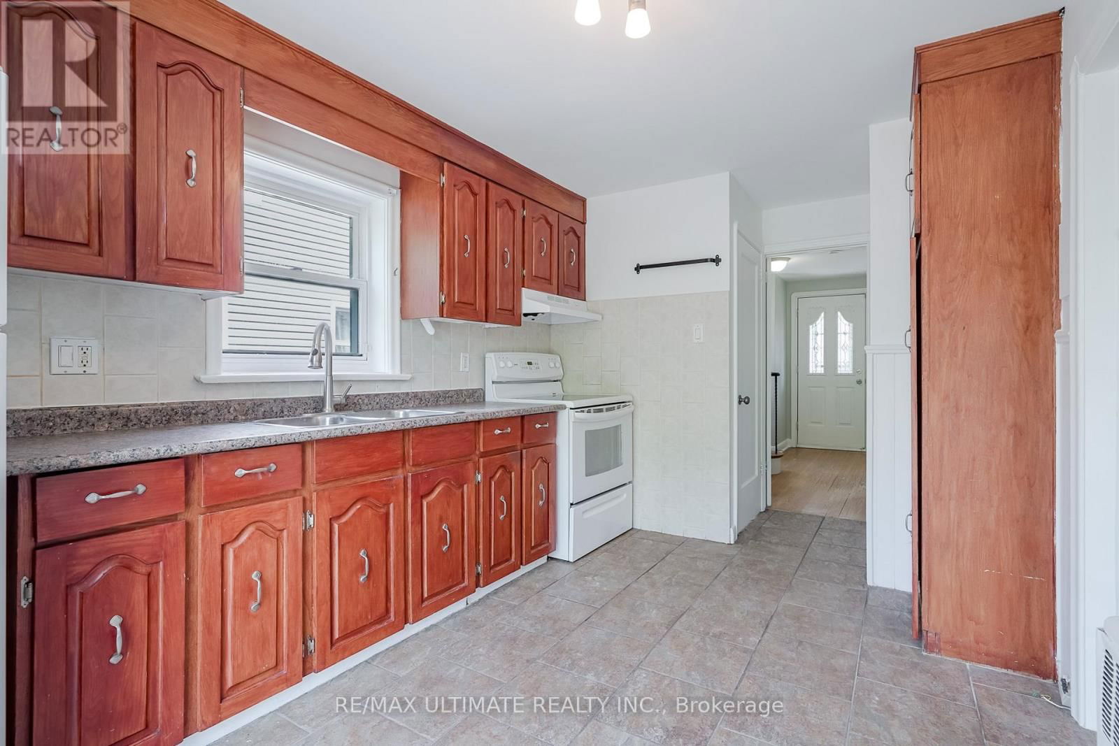MAIN - 152 WESTBOURNE AVENUE Image 12