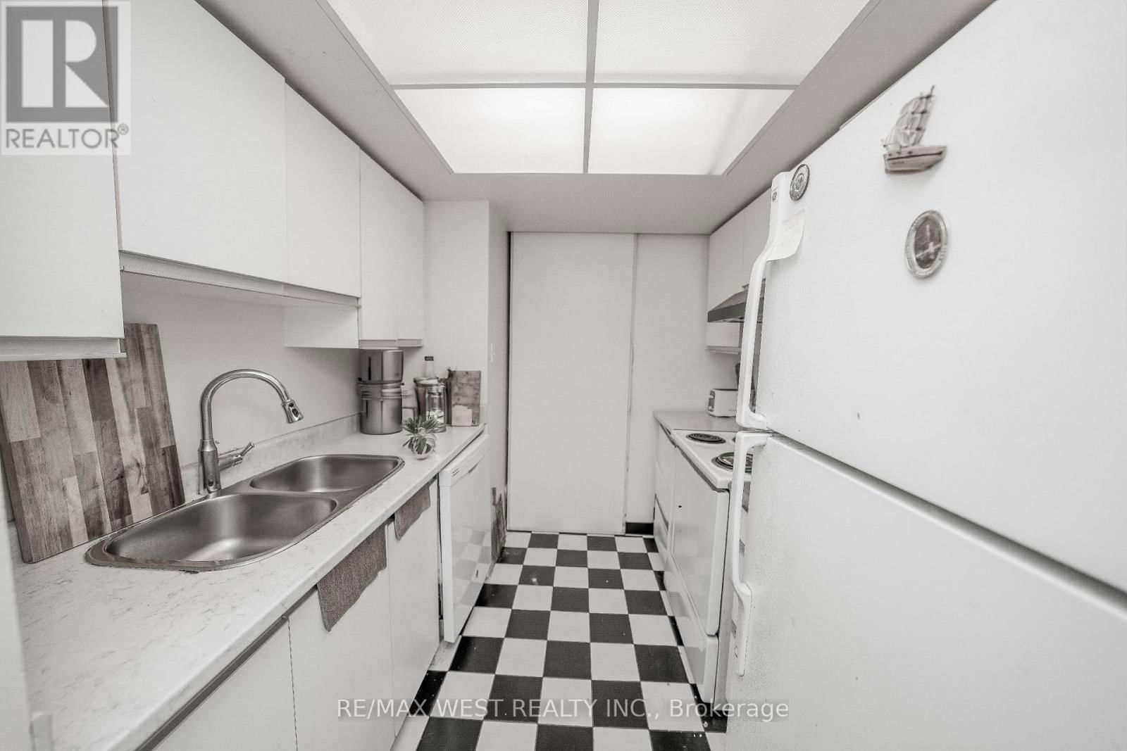 608 - 1470 MIDLAND AVENUE Image 24