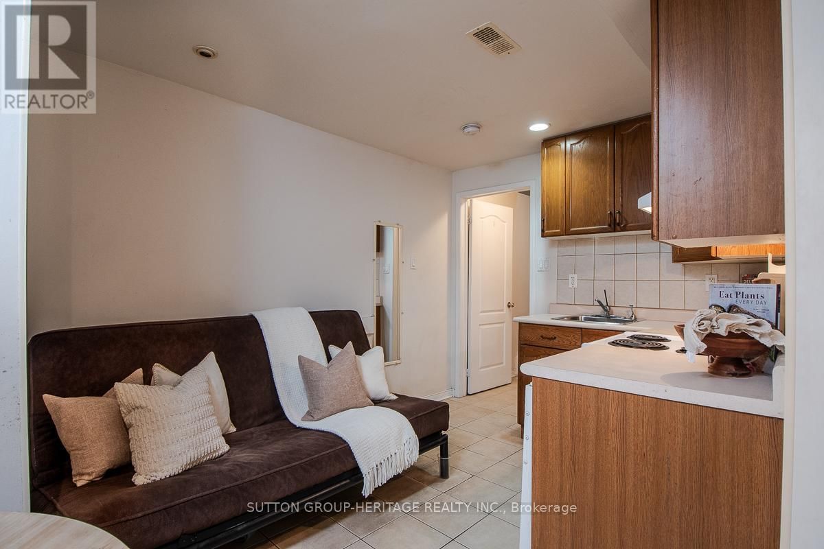 26 FILMIC LANE Image 48