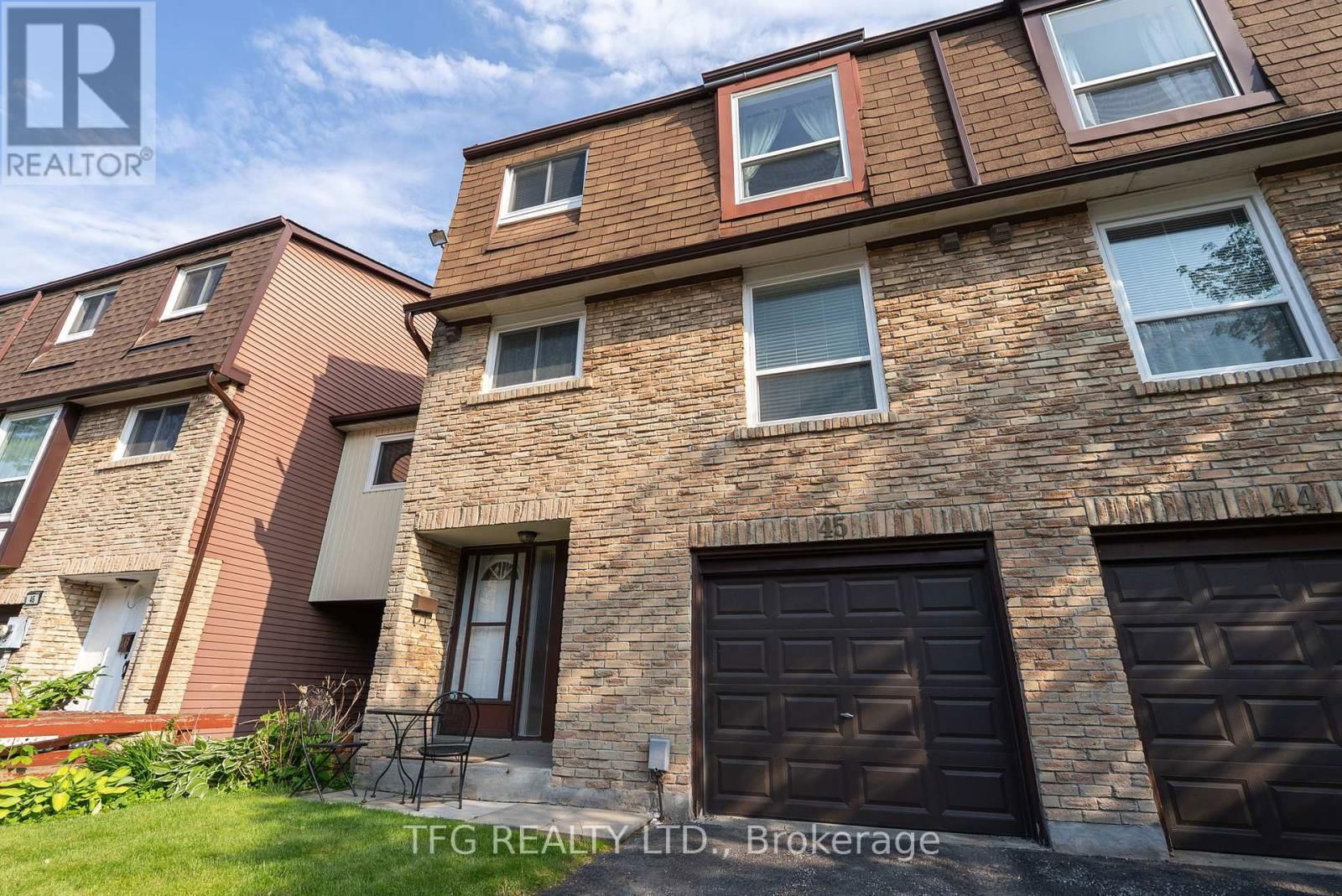45 - 222 PEARSON STREET Image 2