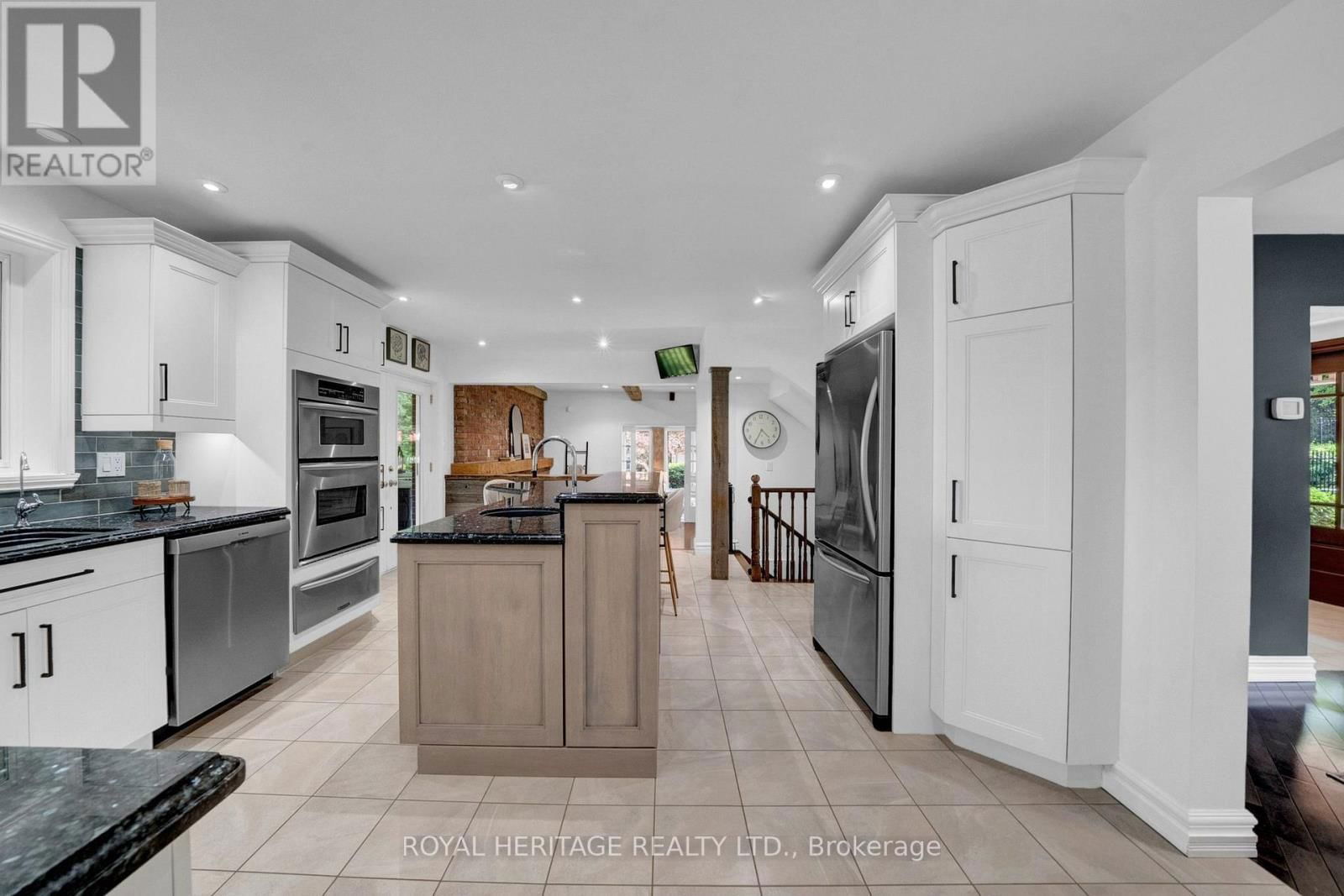 4585 CORONATION ROAD Image 33
