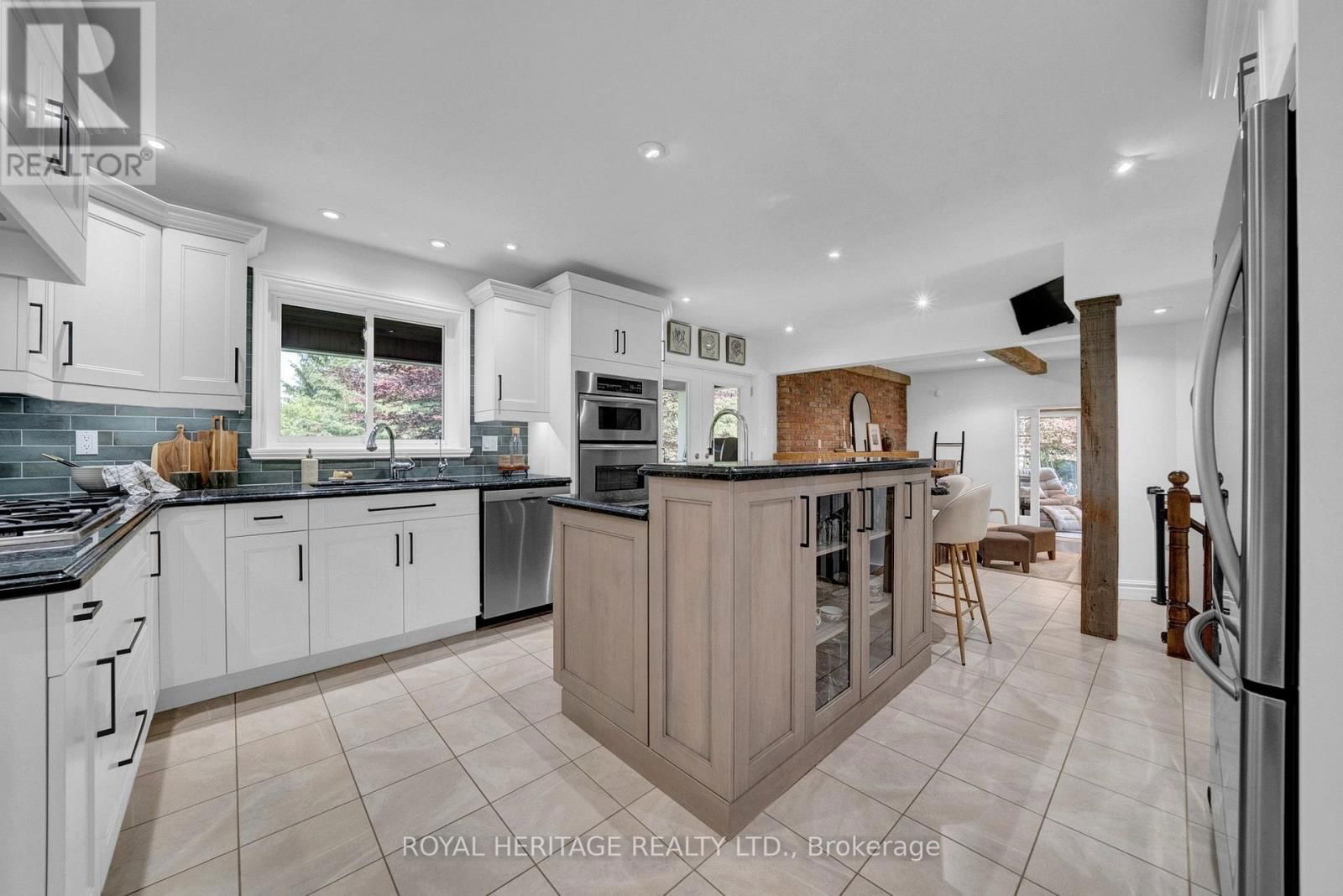 4585 CORONATION ROAD Image 34