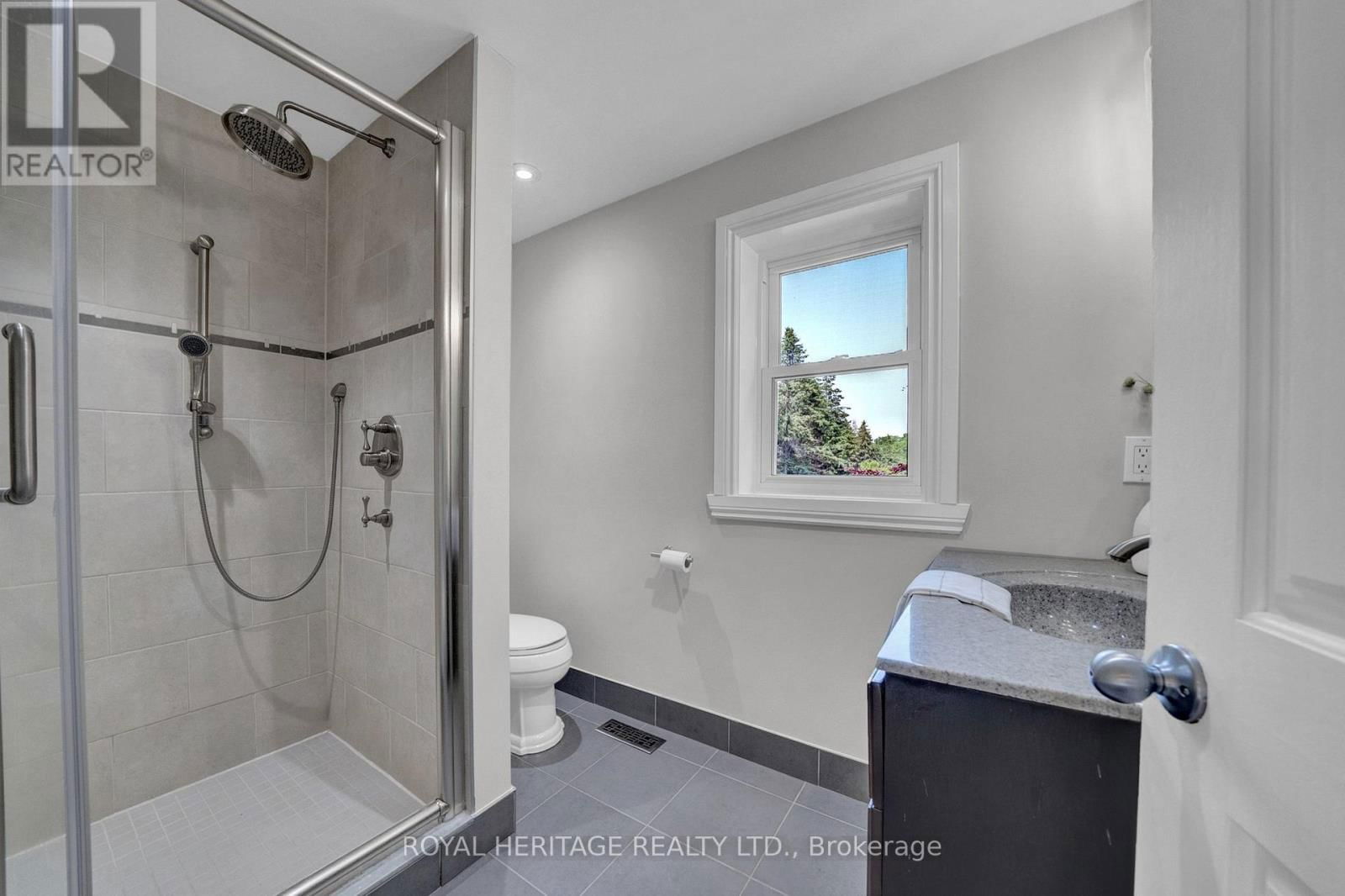 4585 CORONATION ROAD Image 40