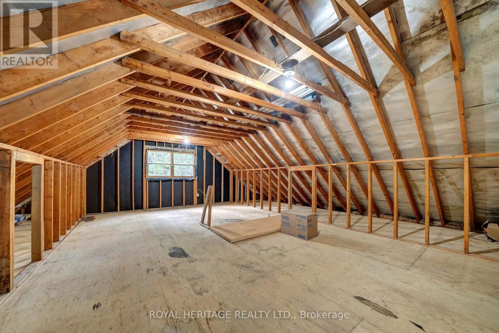 4585 CORONATION ROAD Image 47