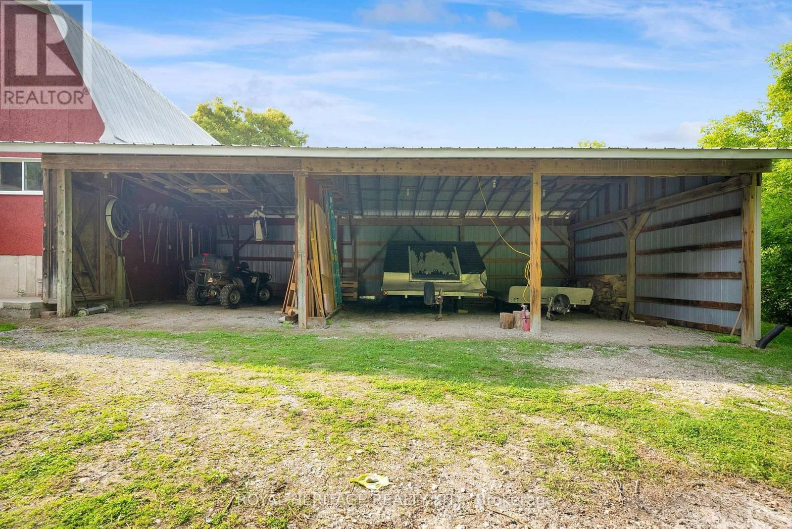 4585 CORONATION ROAD Image 49