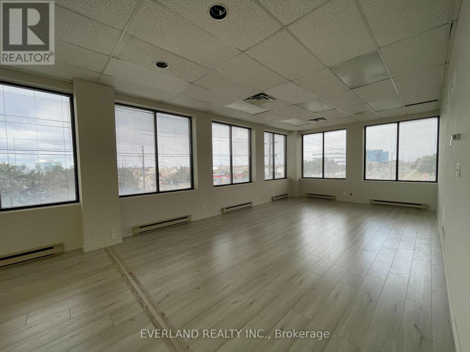 309 - 3601 VICTORIA PARK AVENUE Image 1