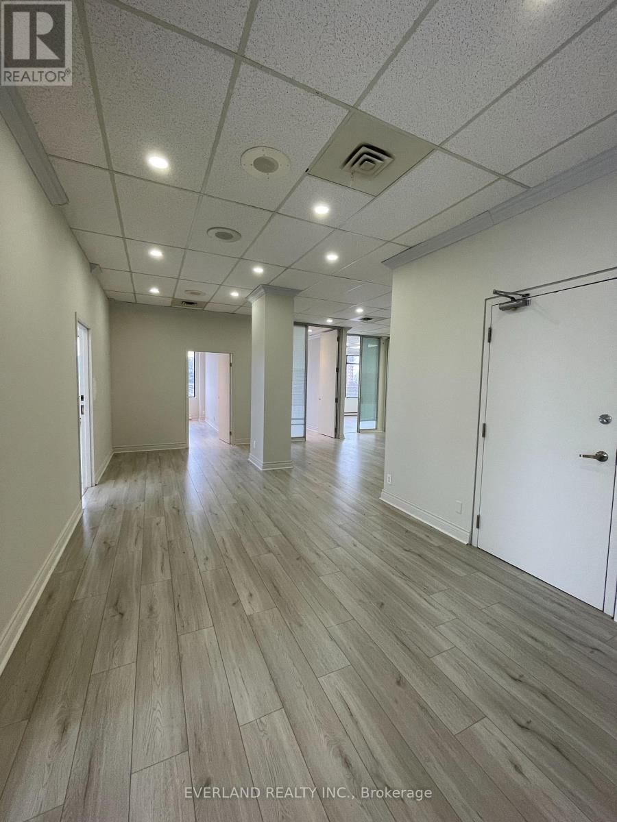 309 - 3601 VICTORIA PARK AVENUE Image 3
