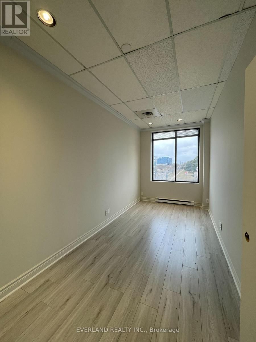 309 - 3601 VICTORIA PARK AVENUE Image 4