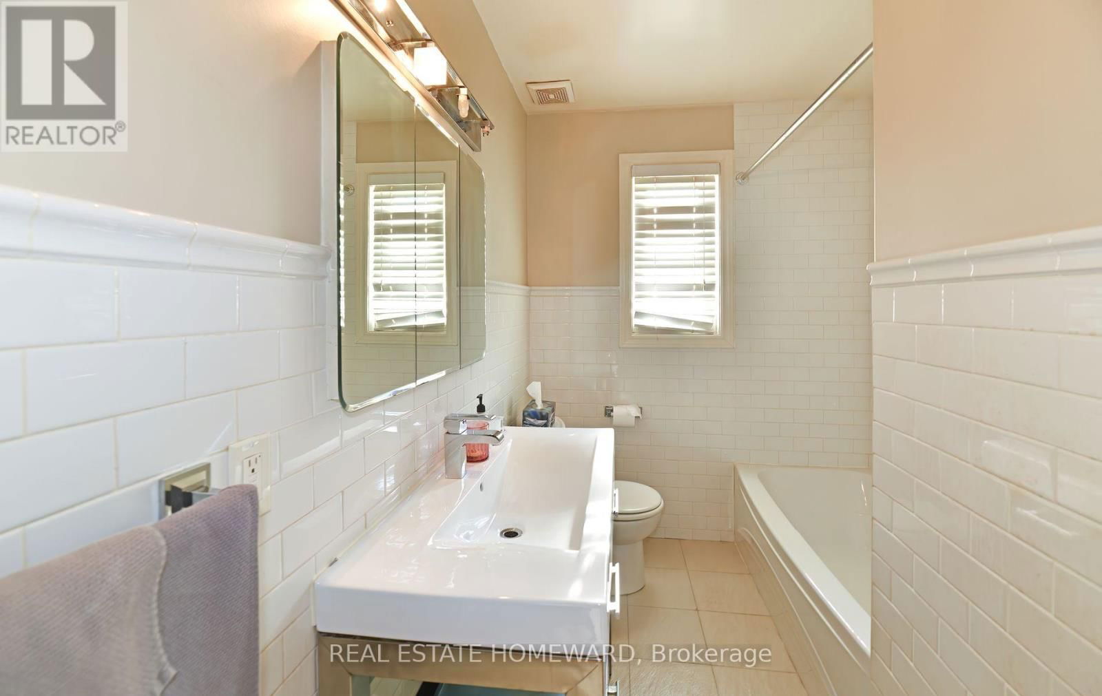 111 SURREY AVENUE Image 15
