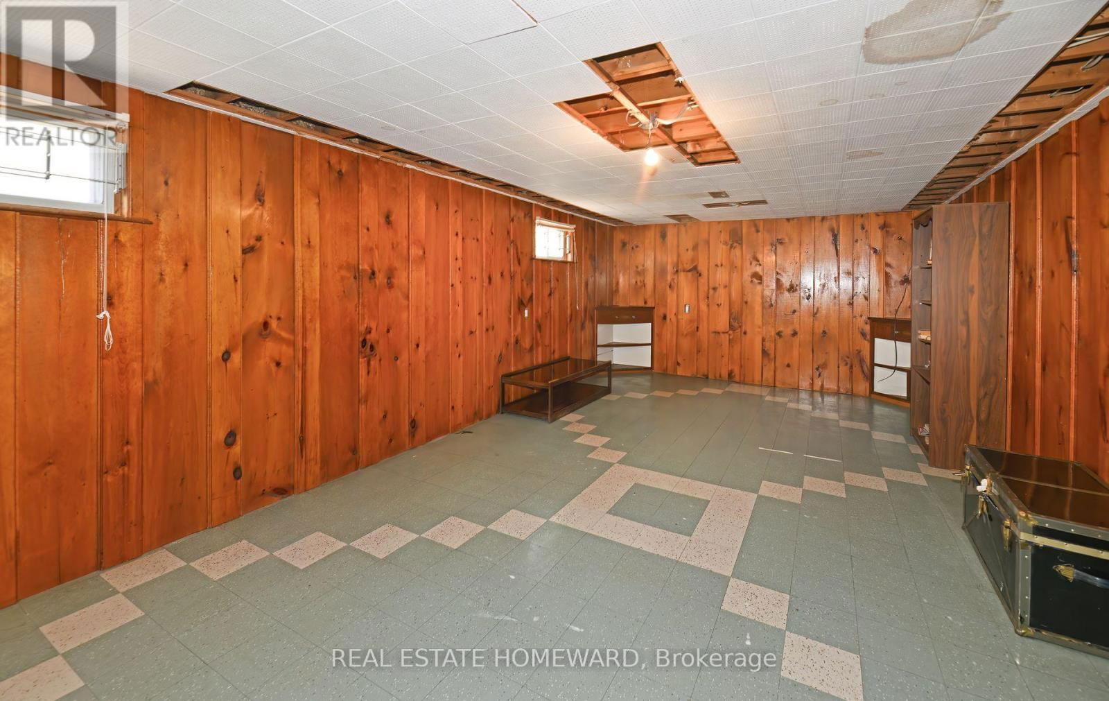111 SURREY AVENUE Image 19