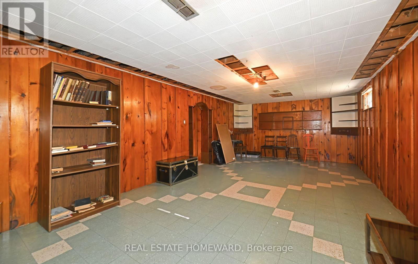111 SURREY AVENUE Image 20