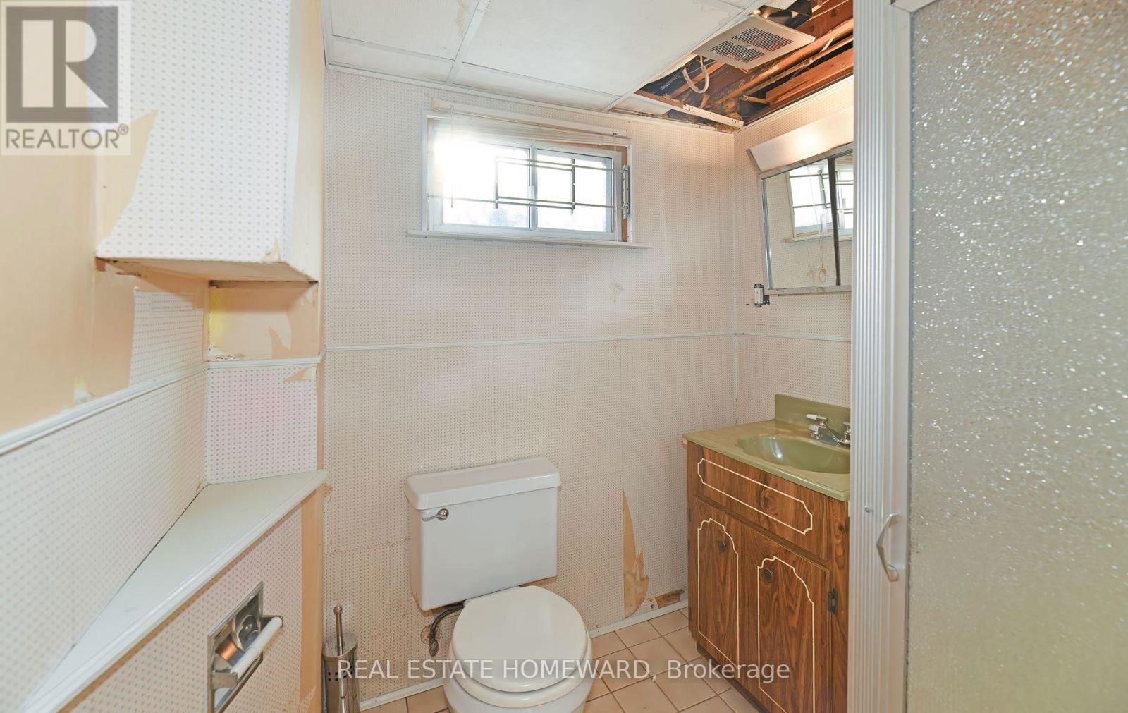 111 SURREY AVENUE Image 21