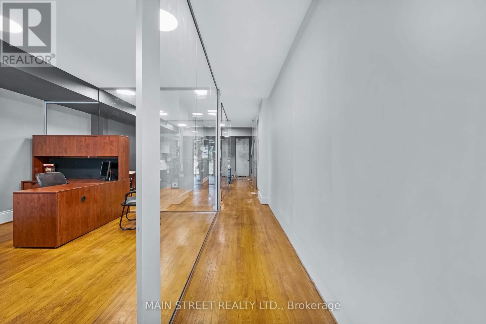 2495 QUEEN STREET EAST Image 12