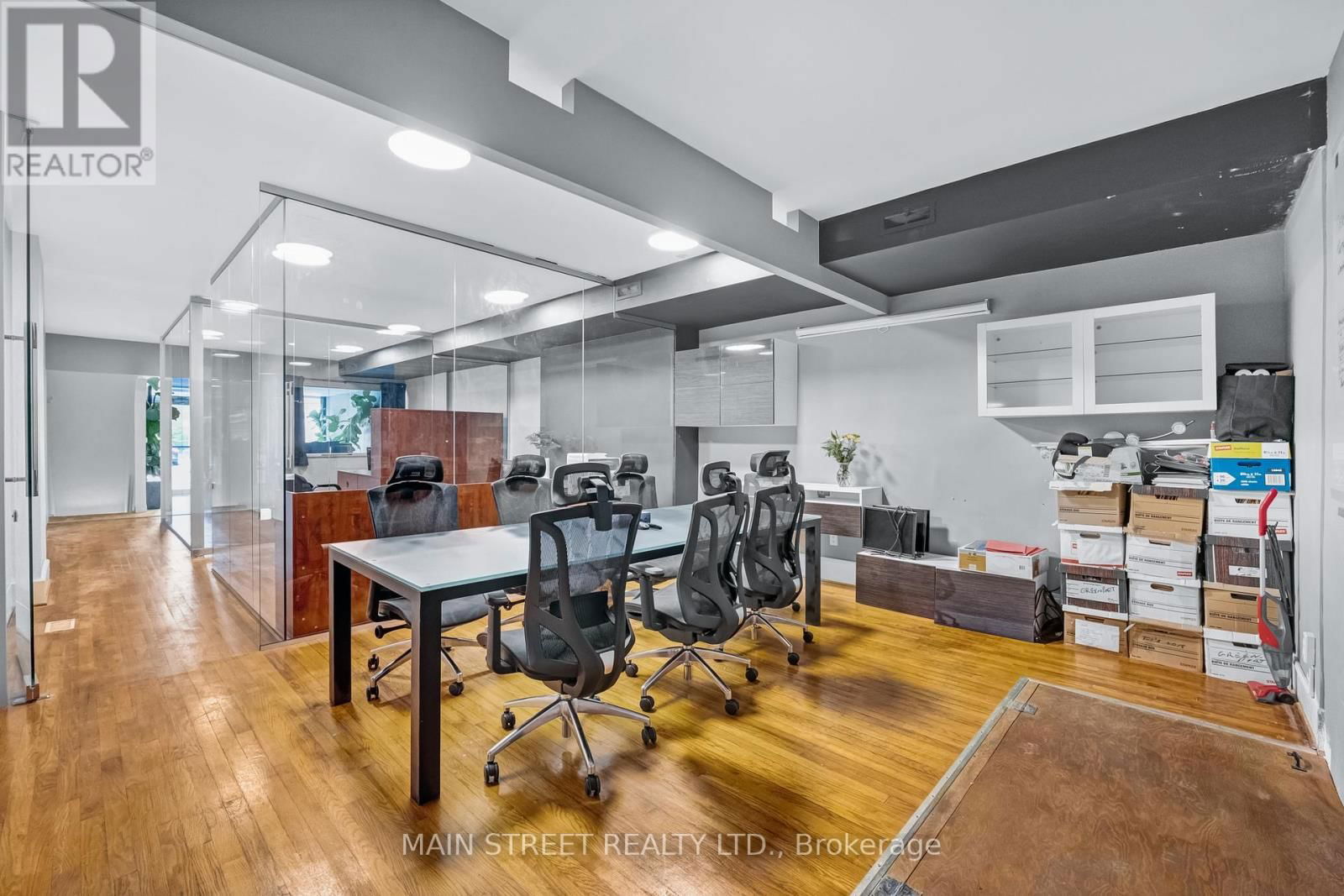 2495 QUEEN STREET EAST Image 19