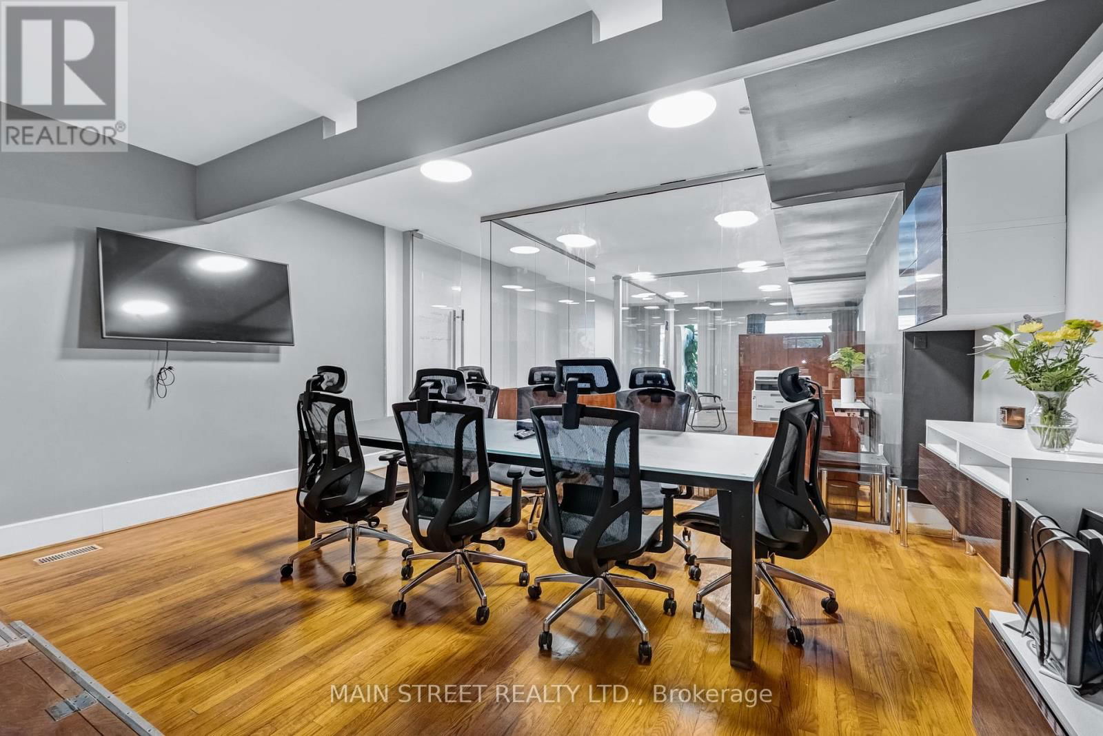 2495 QUEEN STREET EAST Image 20