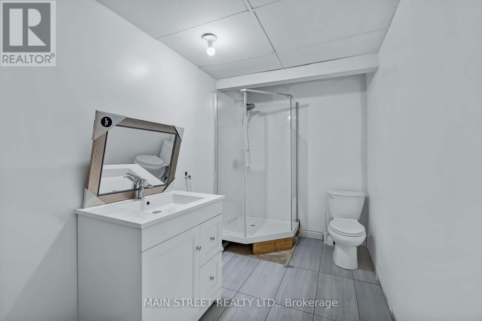 2495 QUEEN STREET EAST Image 23