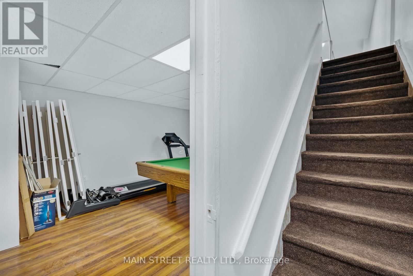 2495 QUEEN STREET EAST Image 24
