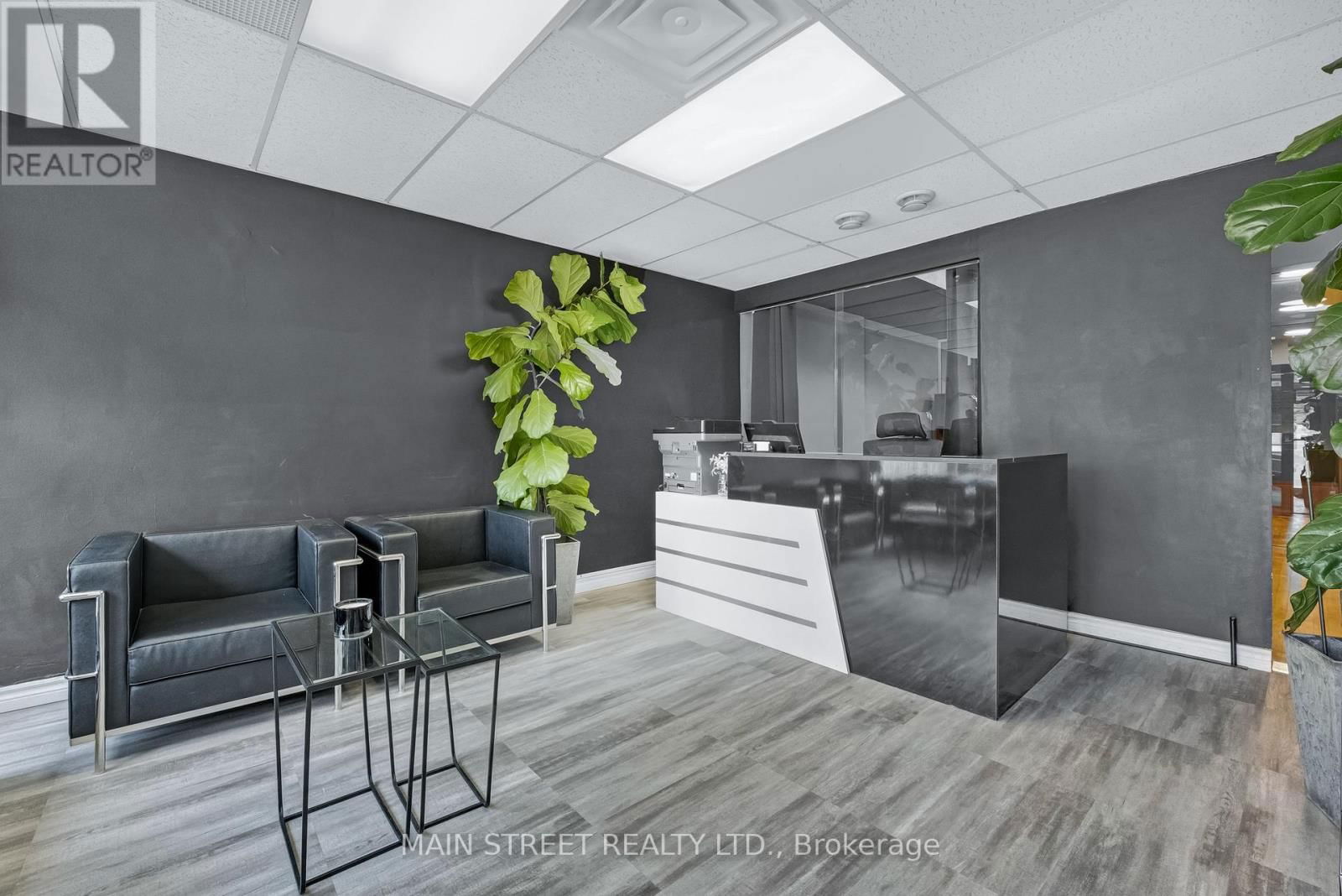 2495 QUEEN STREET EAST Image 4