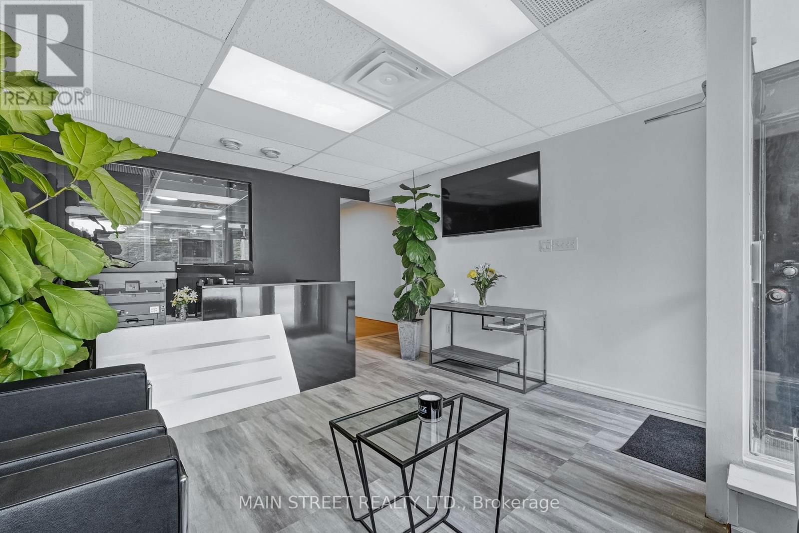 2495 QUEEN STREET EAST Image 7