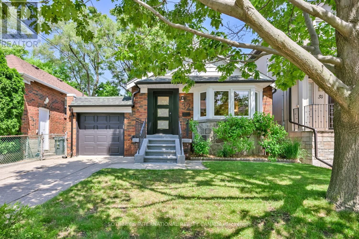 32 DAVIES CRESCENT Image 1