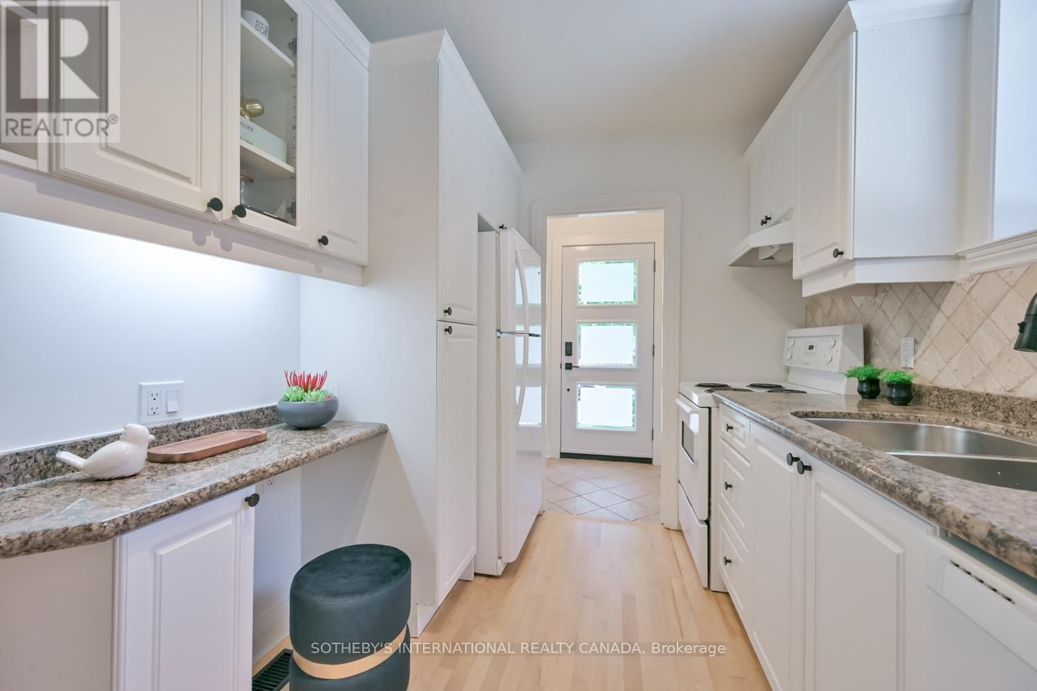 32 DAVIES CRESCENT Image 10