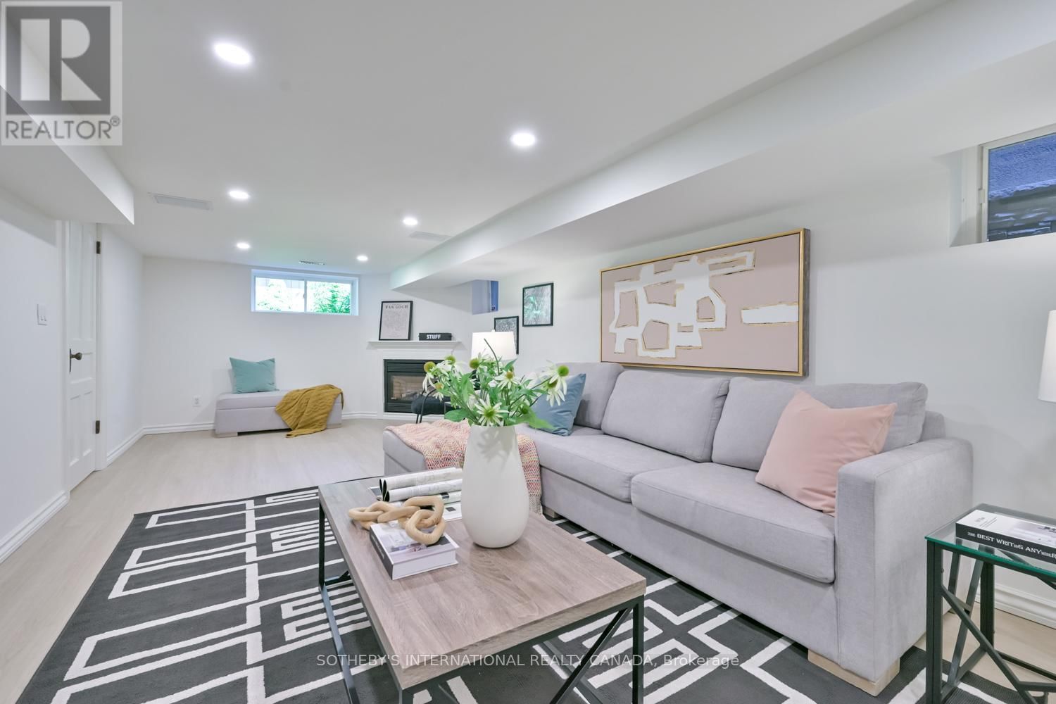 32 DAVIES CRESCENT Image 21
