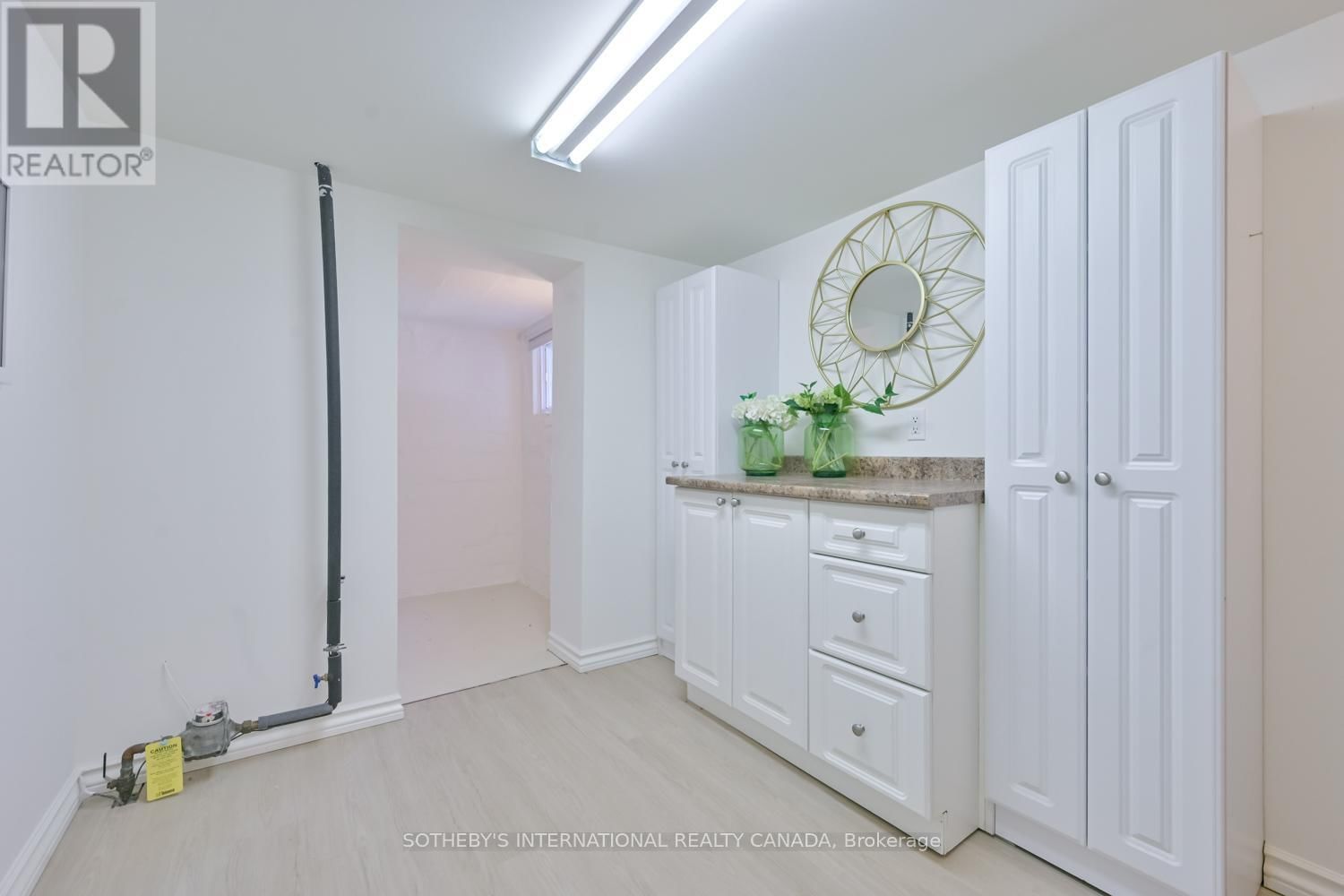 32 DAVIES CRESCENT Image 25