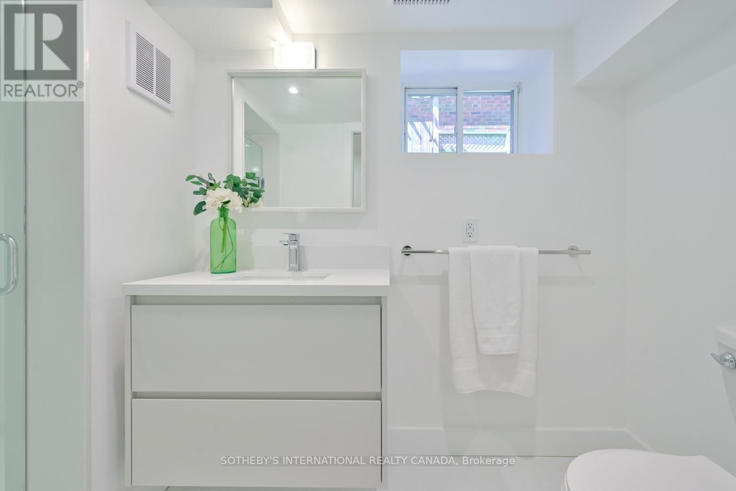 32 DAVIES CRESCENT Image 27