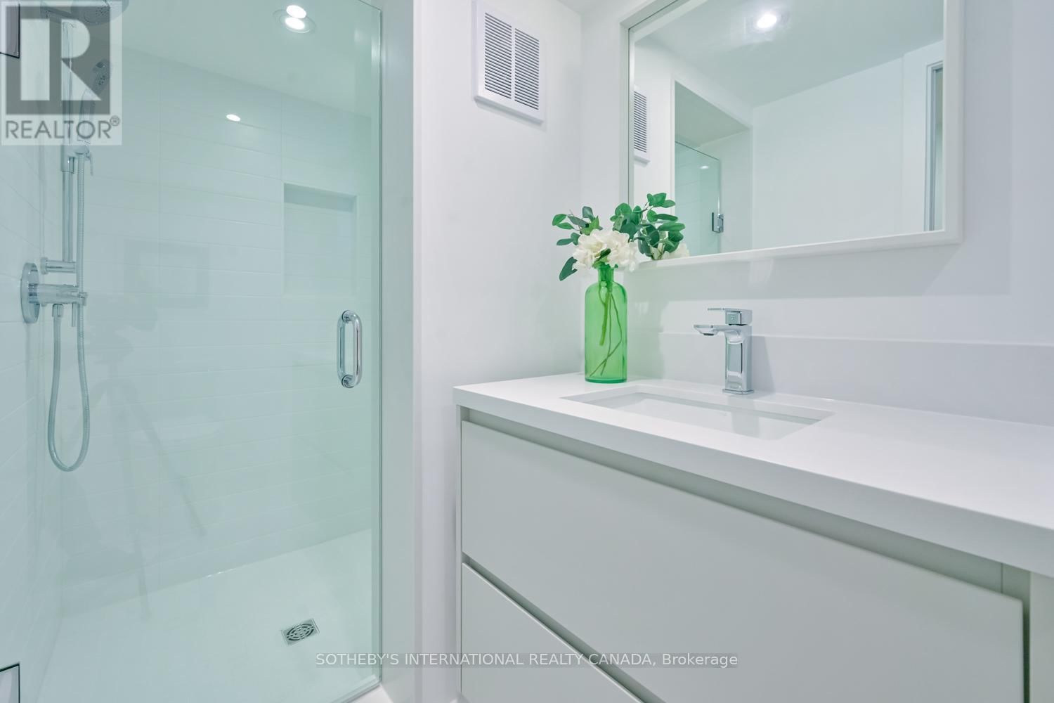 32 DAVIES CRESCENT Image 28