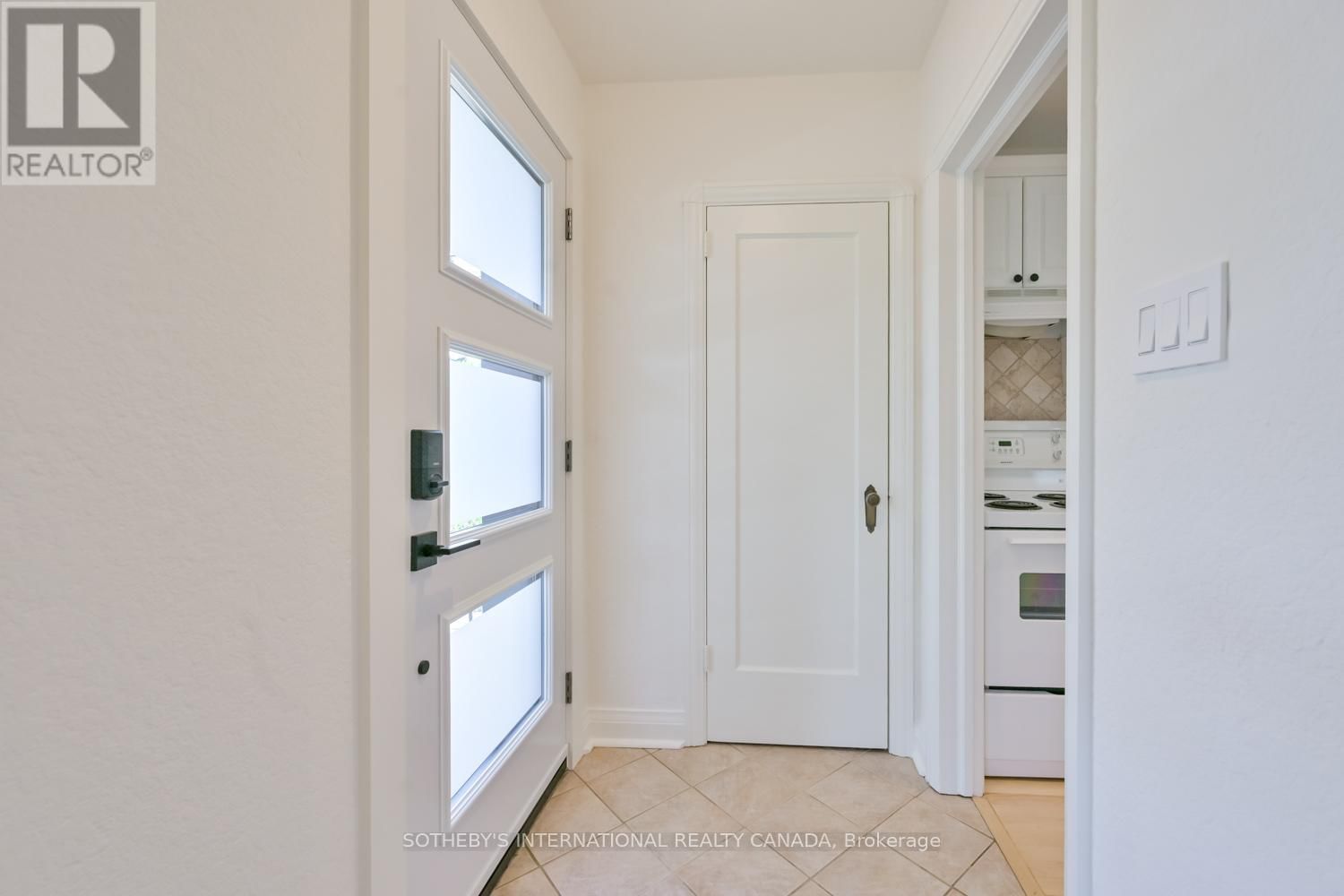 32 DAVIES CRESCENT Image 3