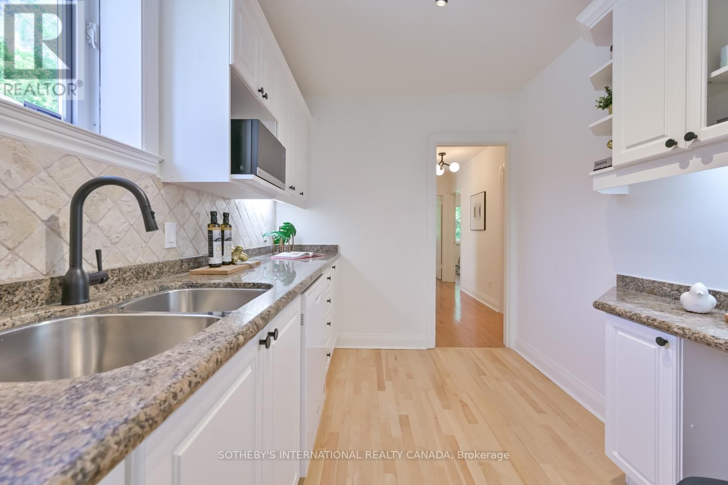 32 DAVIES CRESCENT Image 9