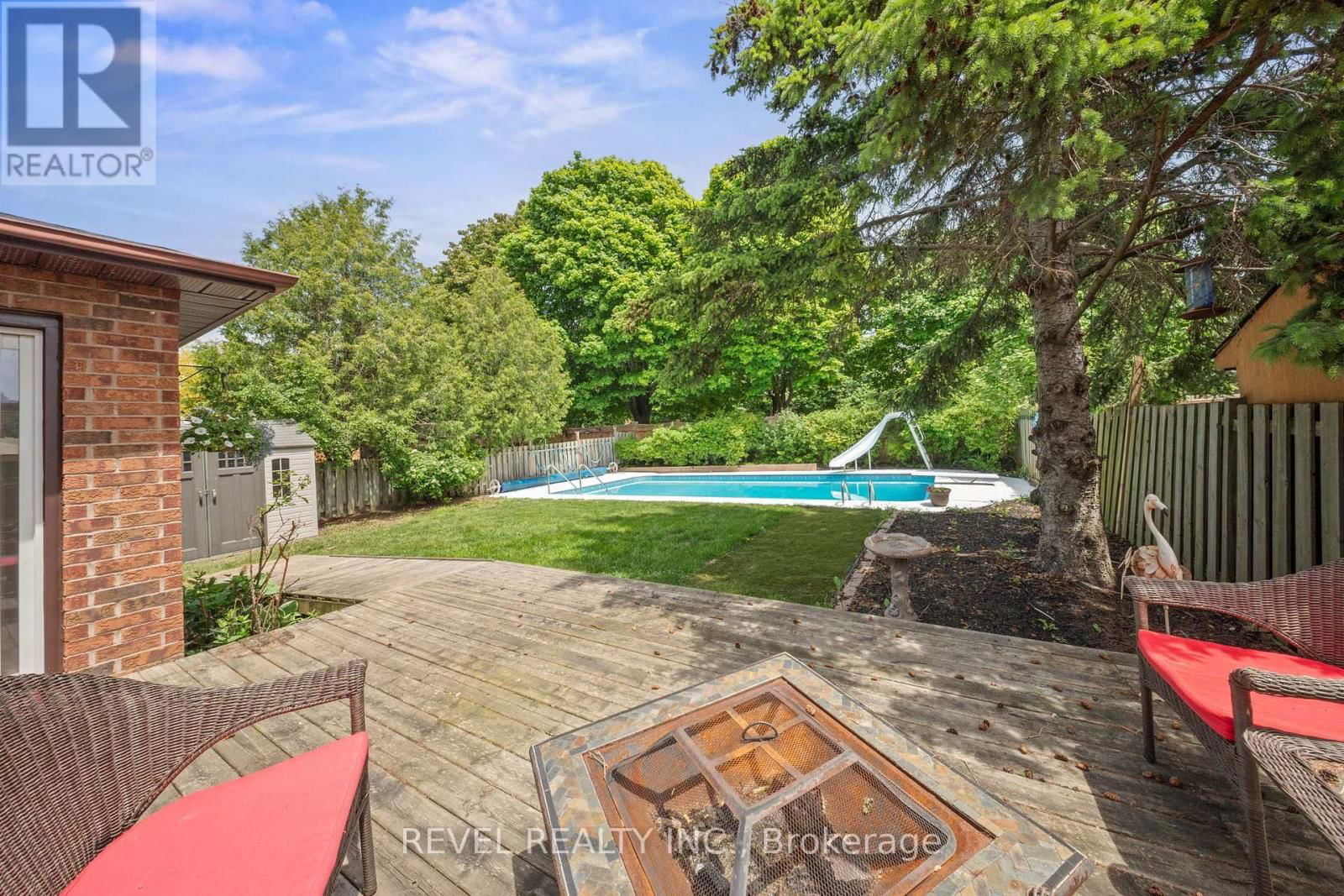 12 ROBINSON CRESCENT Image 16