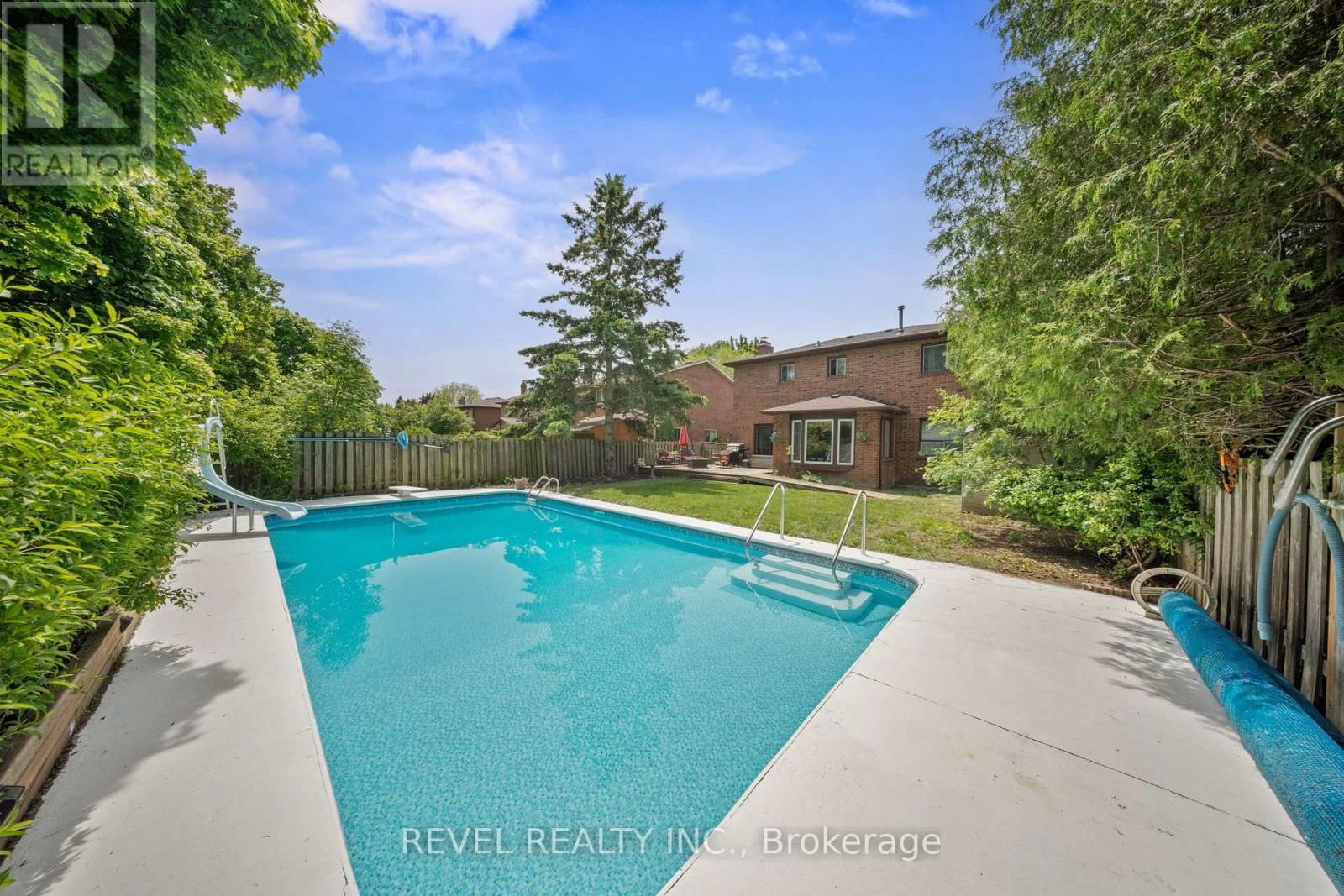 12 ROBINSON CRESCENT Image 18