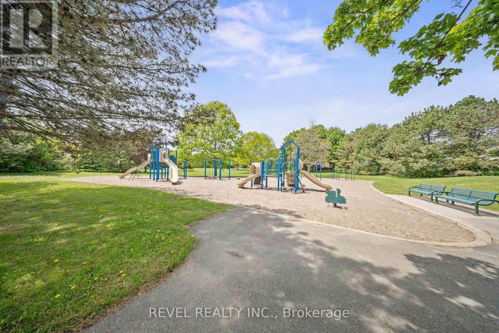 12 ROBINSON CRESCENT Image 21