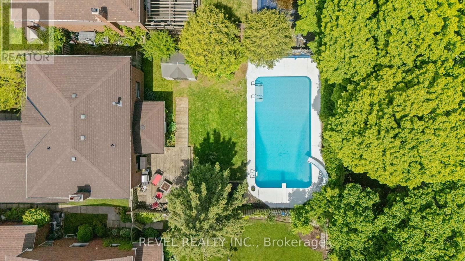 12 ROBINSON CRESCENT Image 25