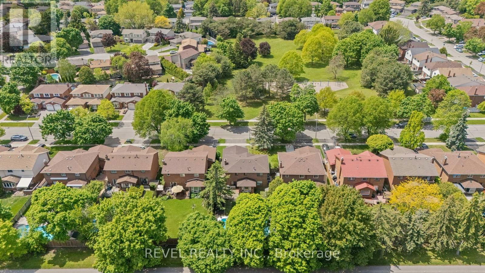12 ROBINSON CRESCENT Image 26