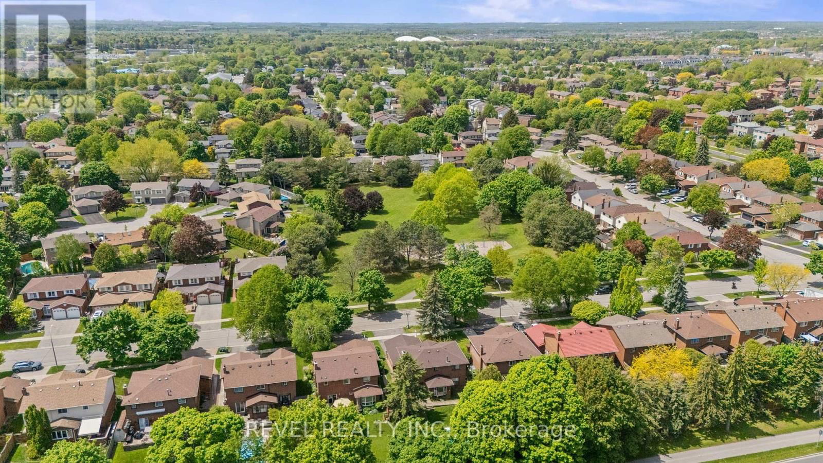 12 ROBINSON CRESCENT Image 27