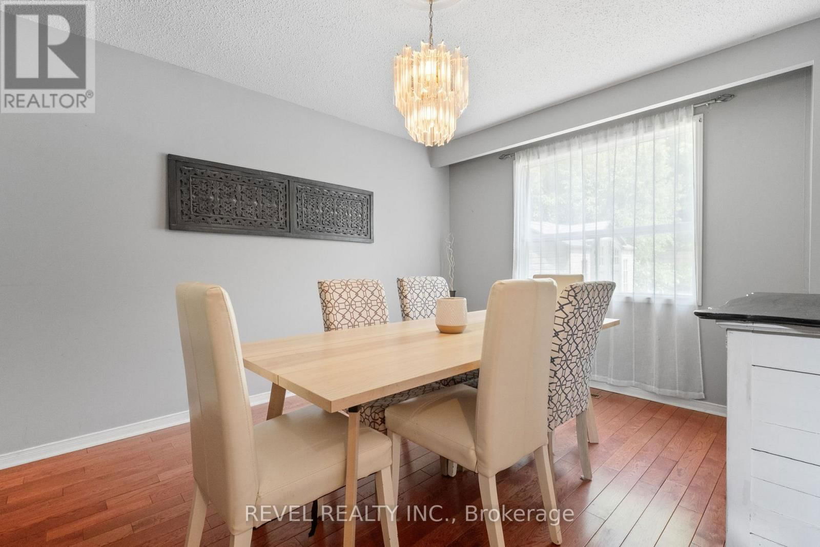 12 ROBINSON CRESCENT Image 8