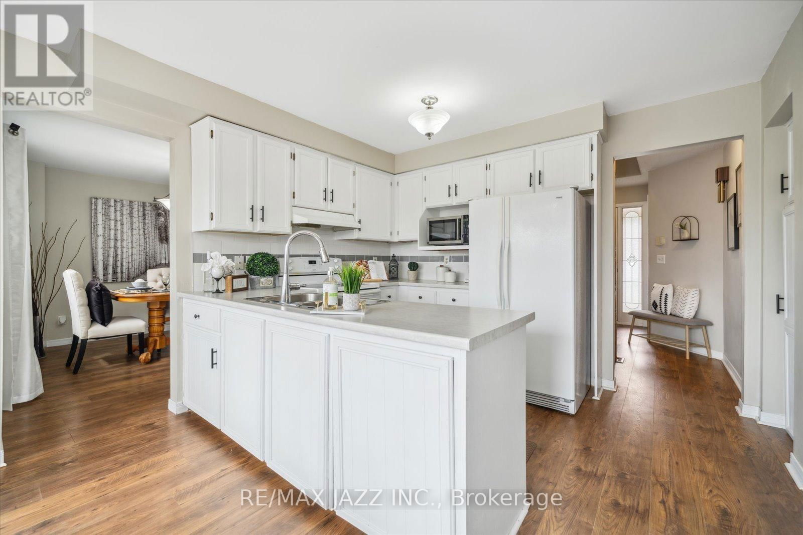 63 PINEDALE CRESCENT Image 14