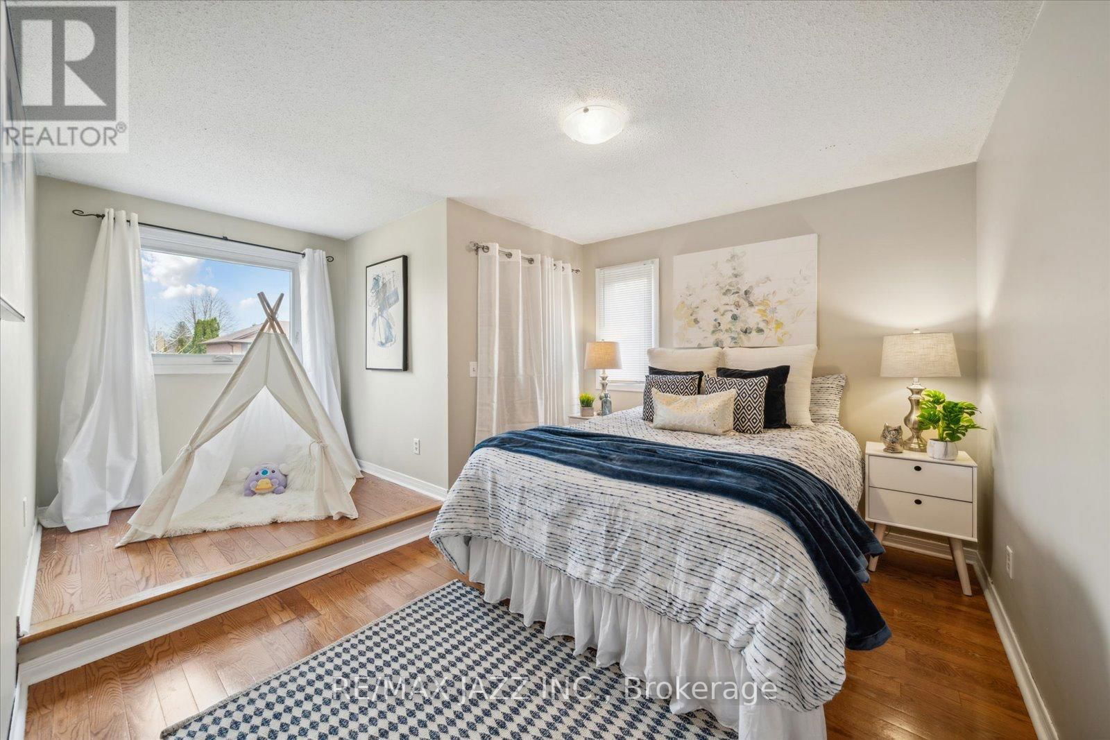 63 PINEDALE CRESCENT Image 27