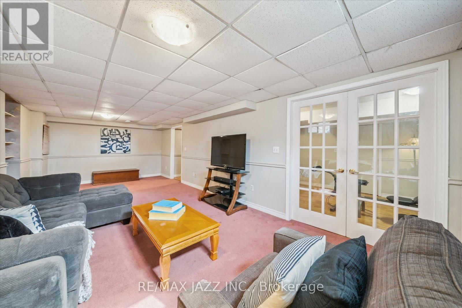 63 PINEDALE CRESCENT Image 35