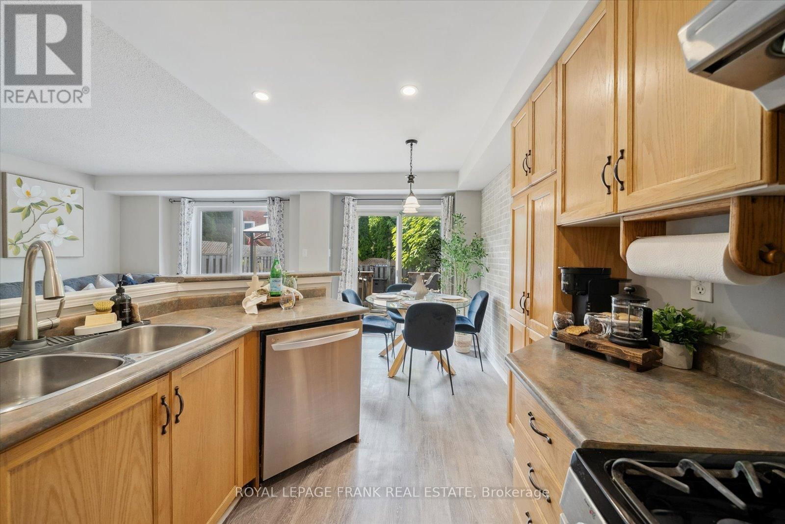 16 STOKELY CRESCENT Image 10