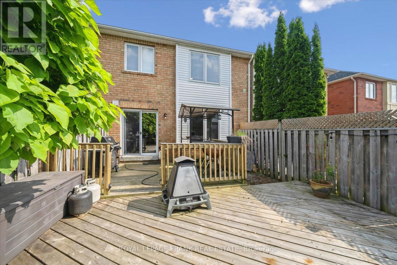 16 STOKELY CRESCENT Image 21