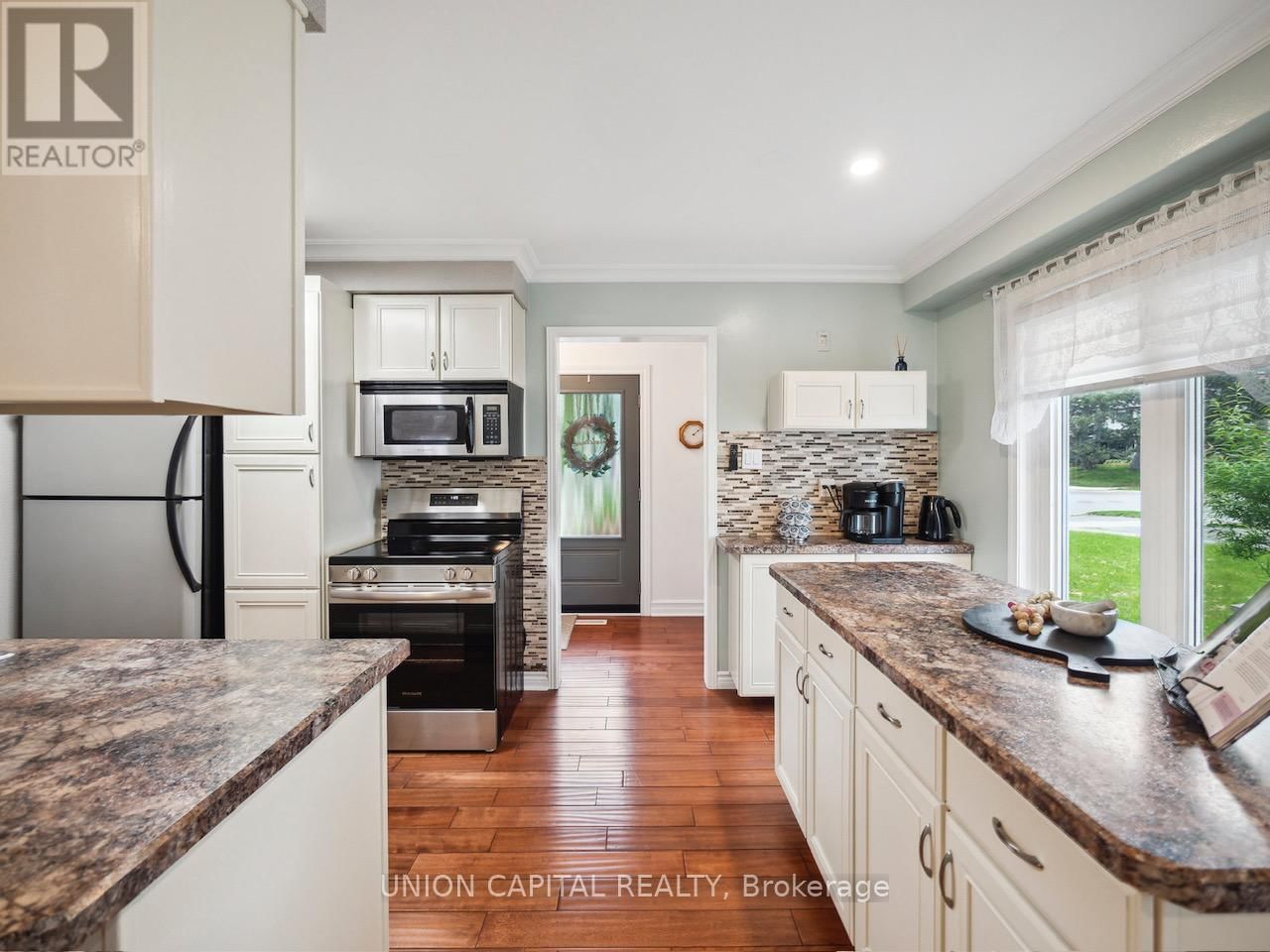 107 WHITE HEATHER BOULEVARD Image 12