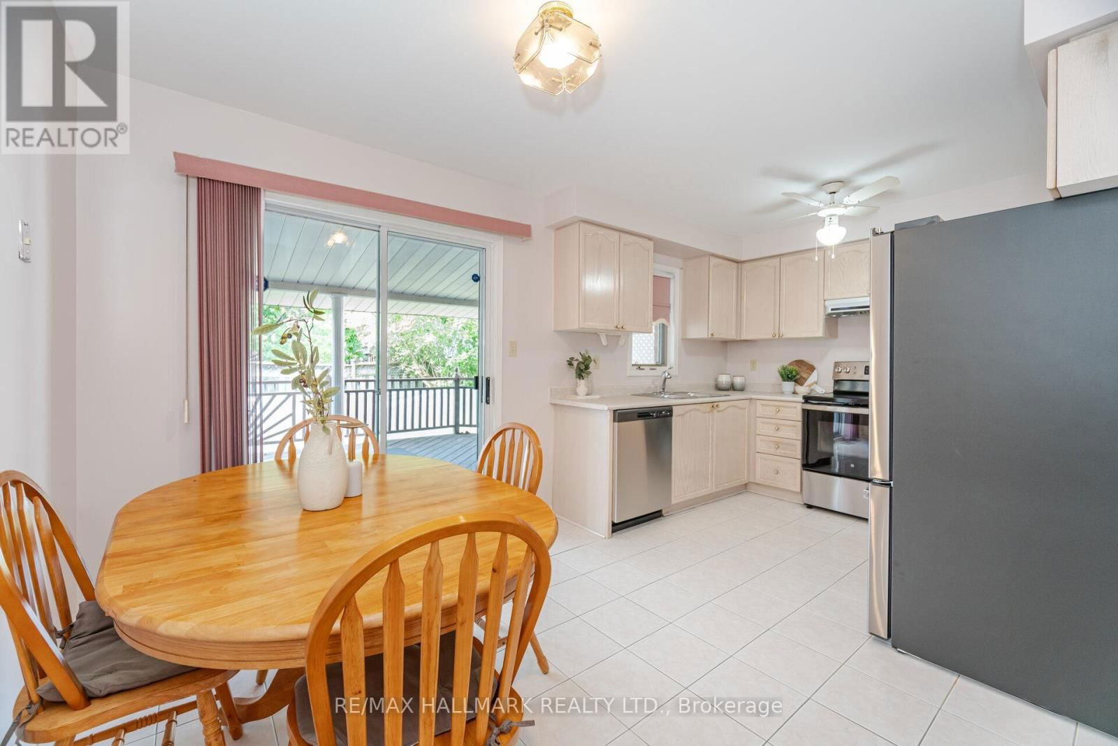 10 ILES STREET Image 11