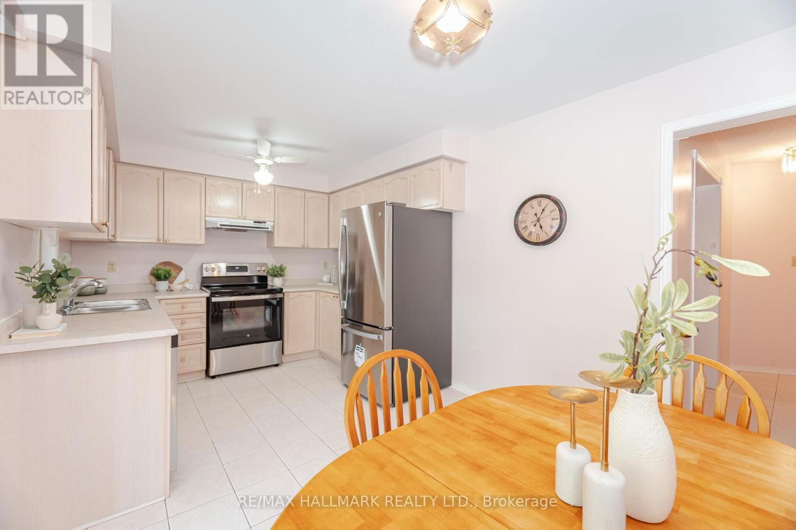 10 ILES STREET Image 12