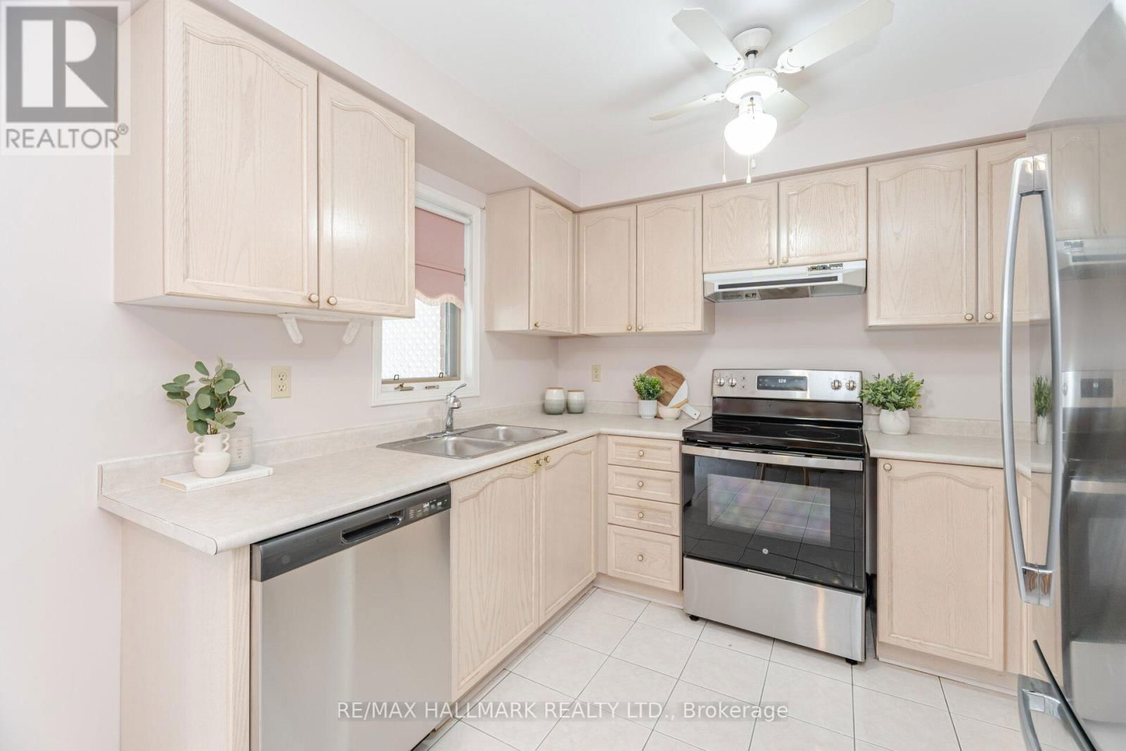 10 ILES STREET Image 13