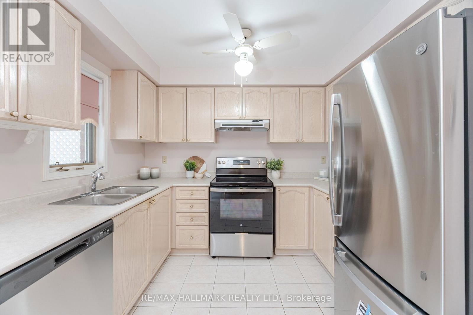 10 ILES STREET Image 14